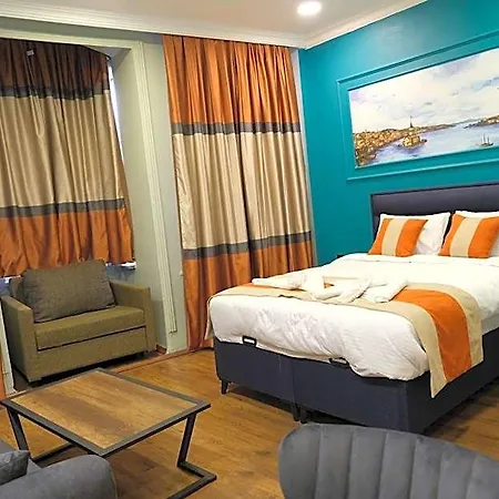 Hotel My House *